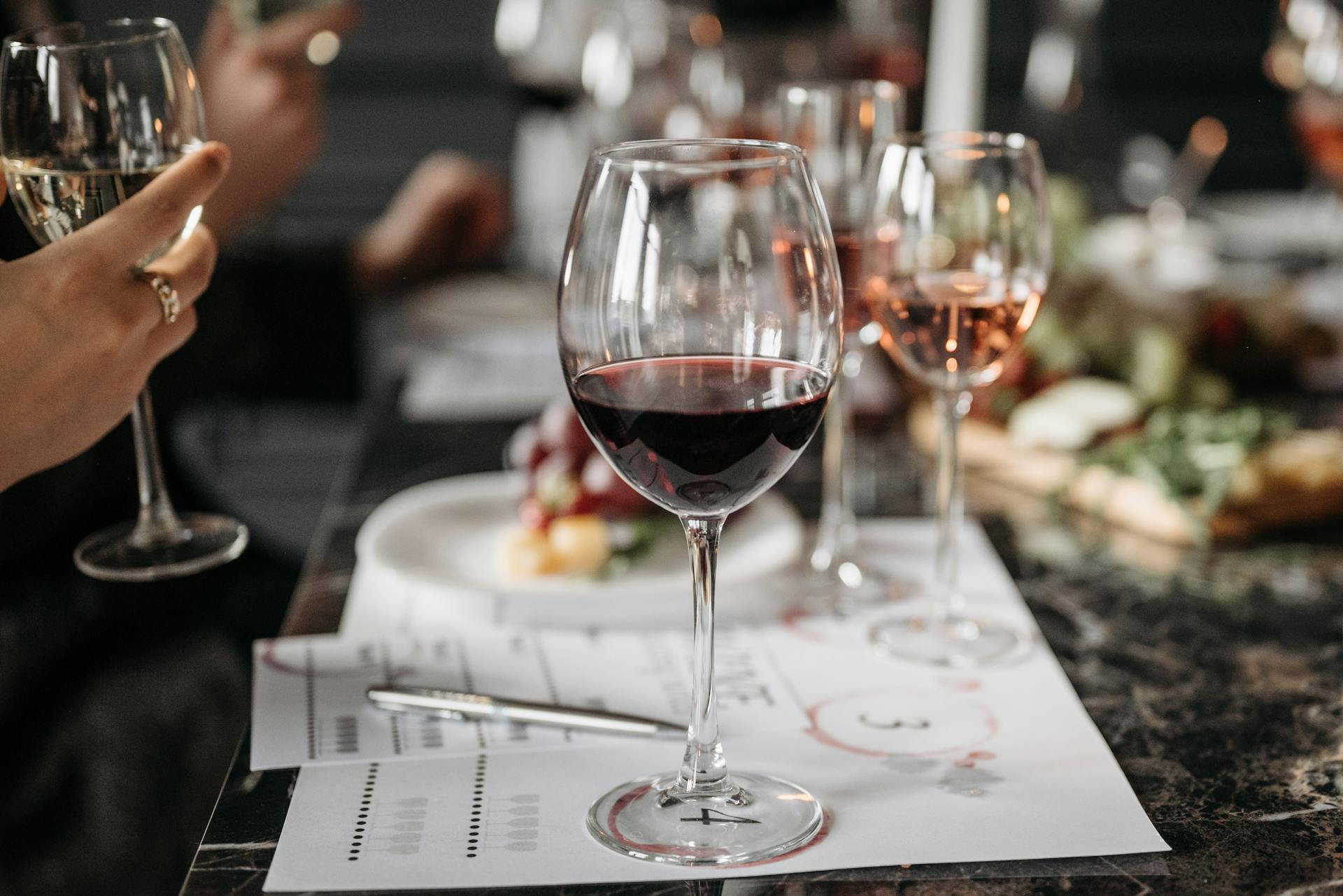 How to Organize a Wine Tasting at Home